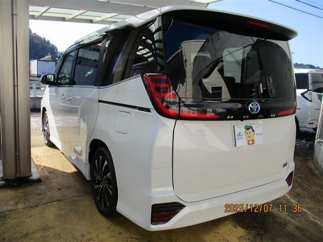 TOYOTA NOAH HYBRID 2025