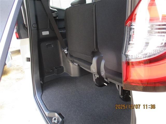 TOYOTA NOAH HYBRID 2025