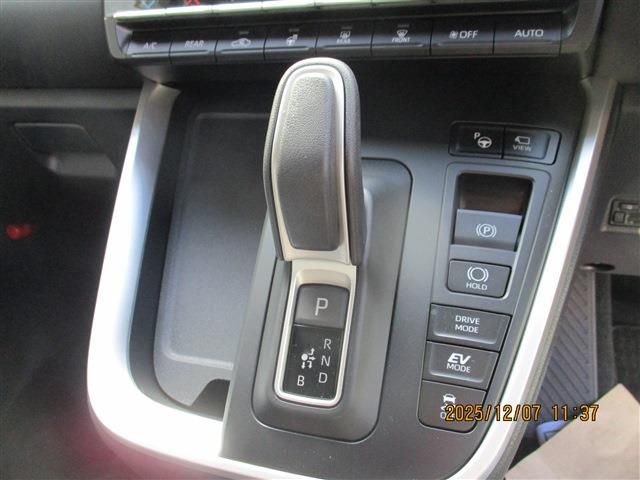 TOYOTA NOAH HYBRID 2025