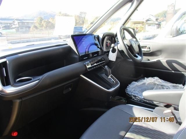 TOYOTA NOAH HYBRID 2025