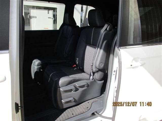 TOYOTA NOAH HYBRID 2025