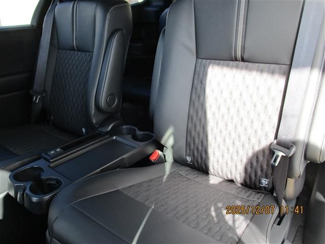 TOYOTA NOAH HYBRID 2025