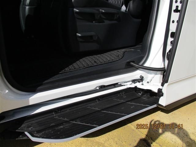 TOYOTA NOAH HYBRID 2025