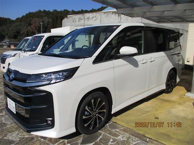 TOYOTA NOAH HYBRID 2025