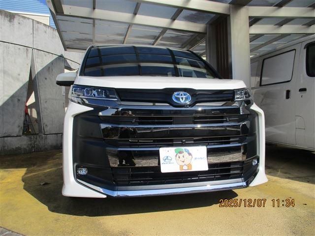 TOYOTA NOAH HYBRID 2025