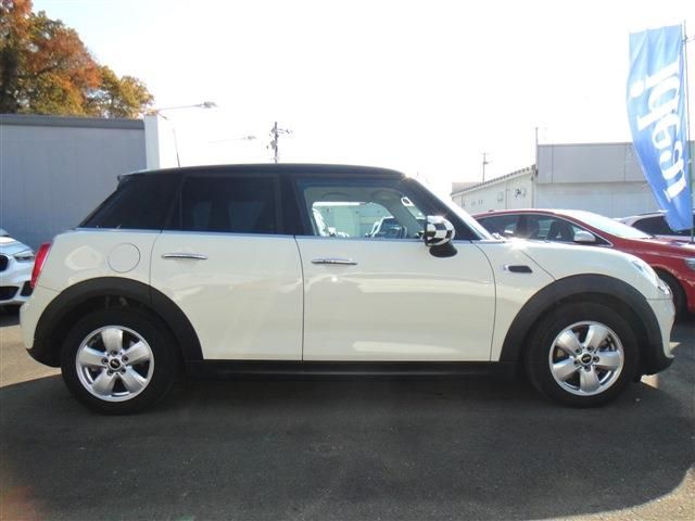 BMW BMW MINI COOPER D 5DOOR 2017