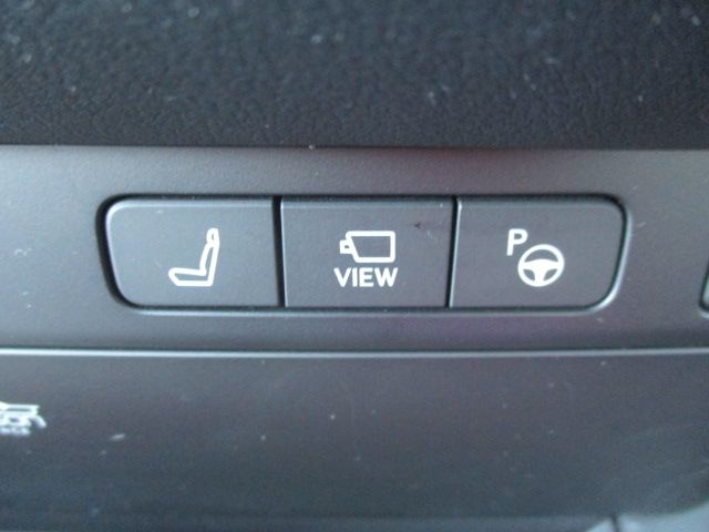 TOYOTA LEXUS LS500h 2023