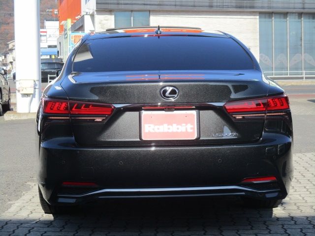 TOYOTA LEXUS LS500h 2023