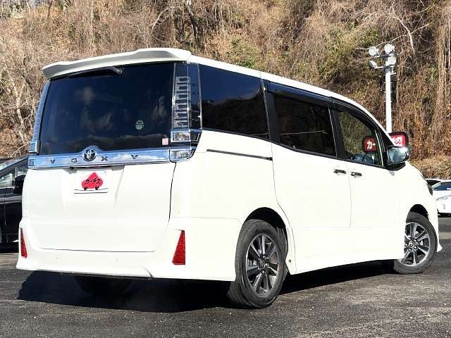 TOYOTA VOXY 2021