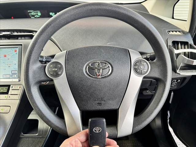 TOYOTA PRIUS 2013