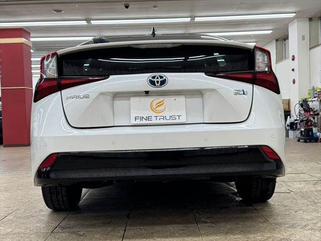 TOYOTA PRIUS 2021