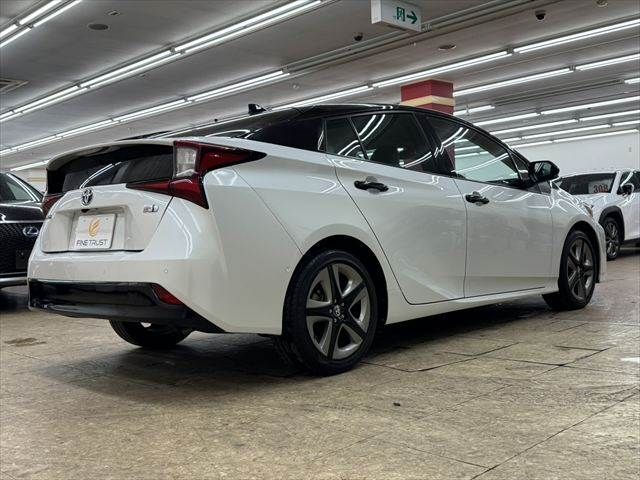TOYOTA PRIUS 2021