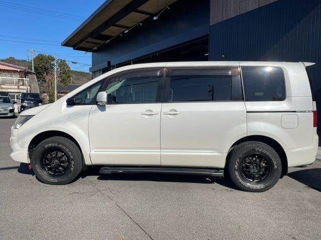 MITSUBISHI DELICA D:5 4WD 2011