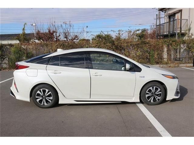 TOYOTA PRIUS PHV 2019
