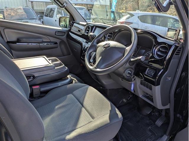 NISSAN NV350 CARAVAN 1.2t 2014