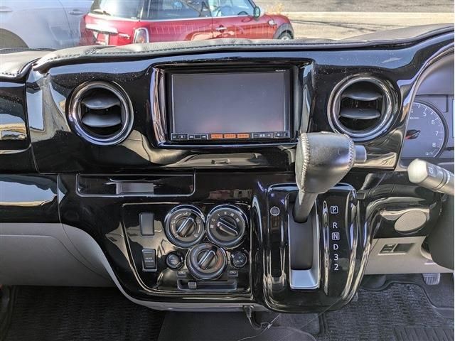 NISSAN NV350 CARAVAN 1.2t 2014