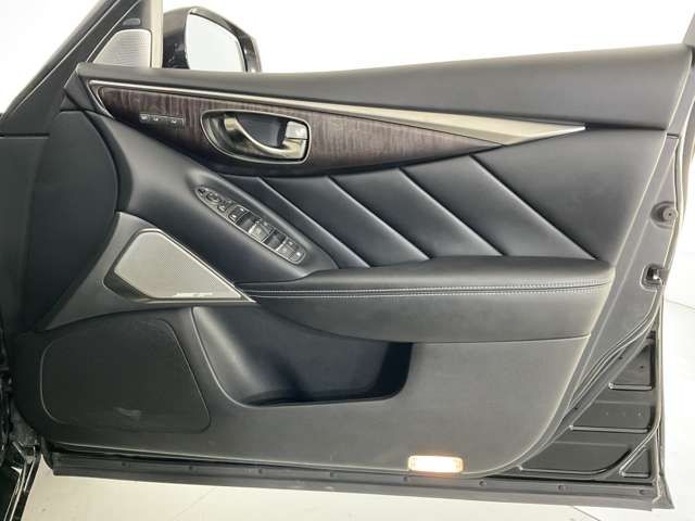 NISSAN SKYLINE HYBRID 2017