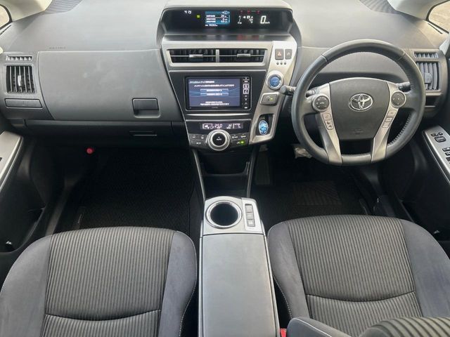 TOYOTA PRIUS Alpha 2016
