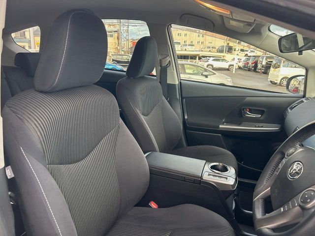 TOYOTA PRIUS Alpha 2016