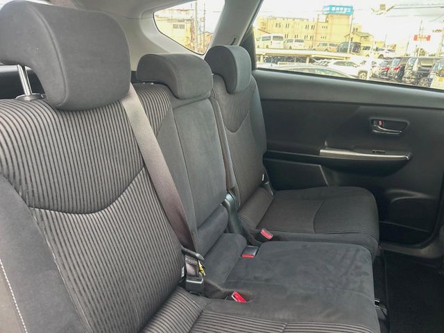 TOYOTA PRIUS Alpha 2016