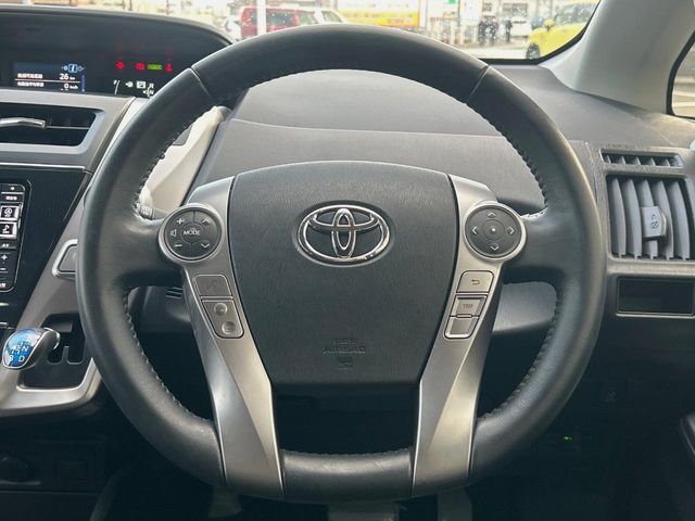 TOYOTA PRIUS Alpha 2016