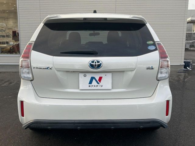 TOYOTA PRIUS Alpha 2016