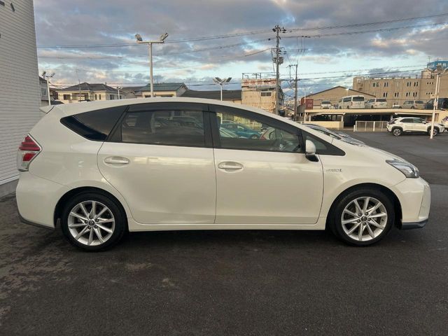 TOYOTA PRIUS Alpha 2016