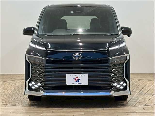 TOYOTA VOXY 2023