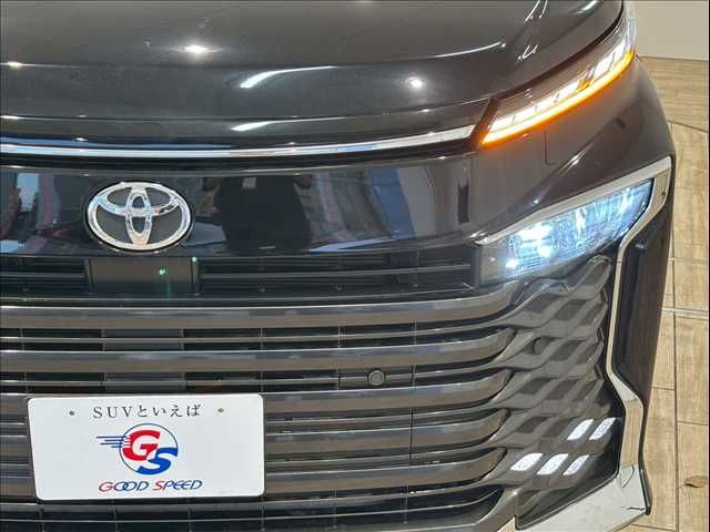 TOYOTA VOXY 2023