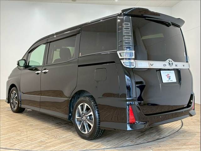 TOYOTA VOXY 2020