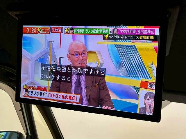 TOYOTA VOXY HYBRID 2022