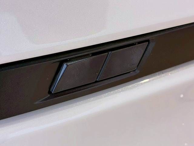 TOYOTA VOXY HYBRID 2022