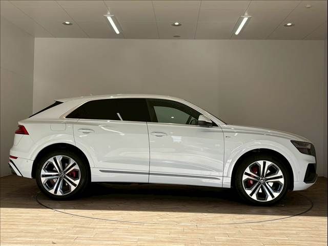 AUDI AUDI Q8 2021
