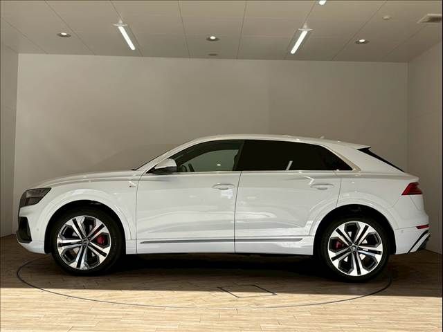 AUDI AUDI Q8 2021