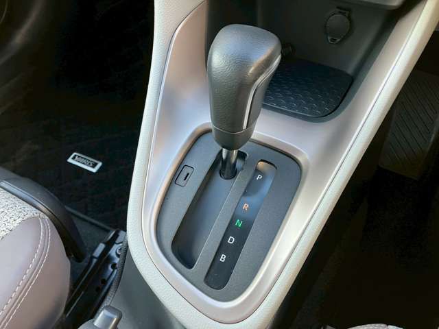 TOYOTA YARIS HYBRID 2021