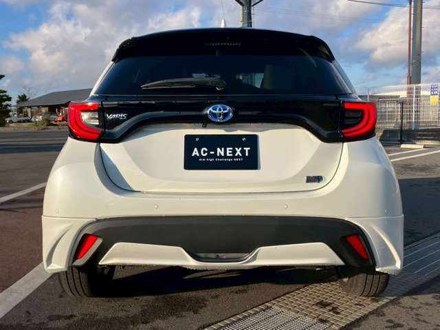 TOYOTA YARIS HYBRID 2021