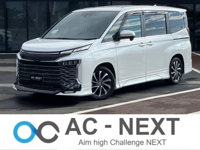 TOYOTA VOXY HYBRID 2022