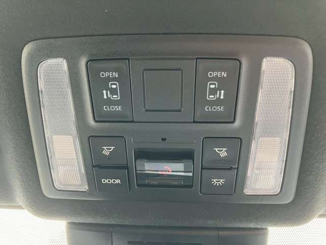 TOYOTA VOXY HYBRID 2022