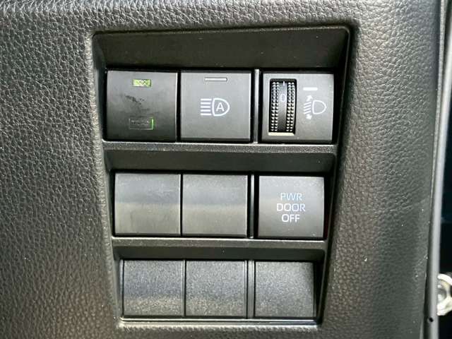 TOYOTA VOXY HYBRID 2022