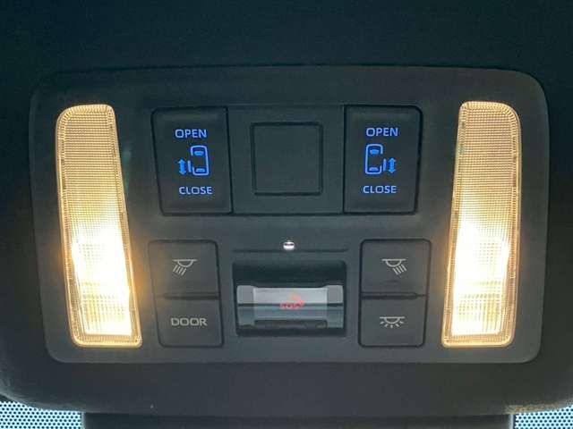 TOYOTA VOXY HYBRID 2022