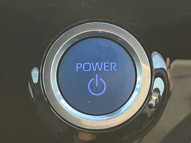 TOYOTA VOXY HYBRID 2022