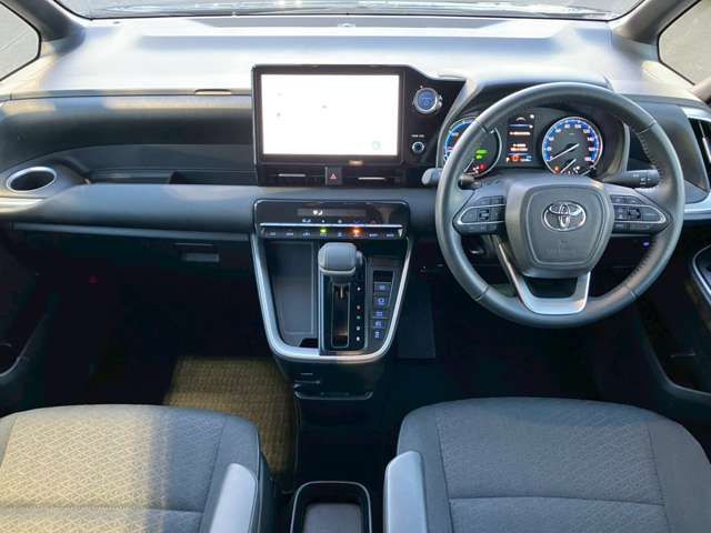 TOYOTA VOXY HYBRID 2022