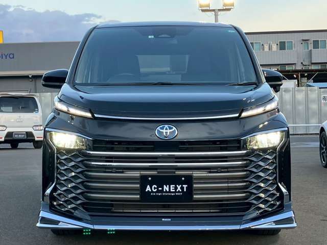 TOYOTA VOXY HYBRID 2022