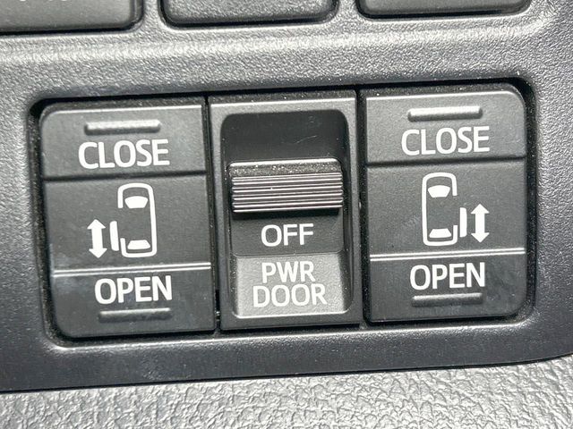 TOYOTA NOAH HYBRID 2020