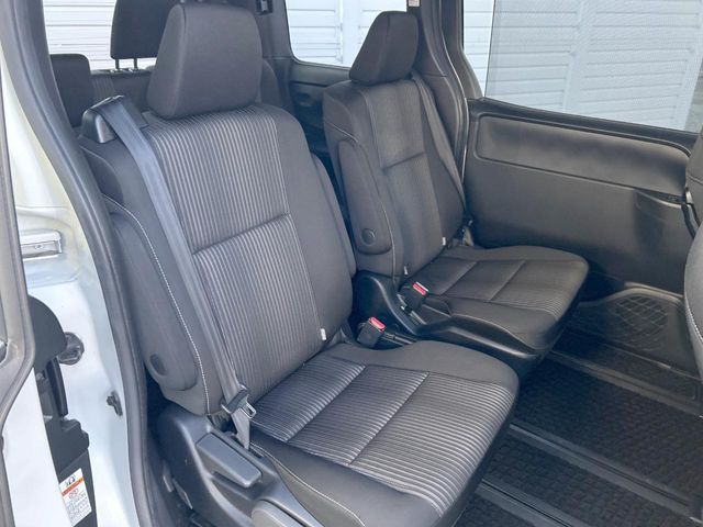 TOYOTA NOAH HYBRID 2020