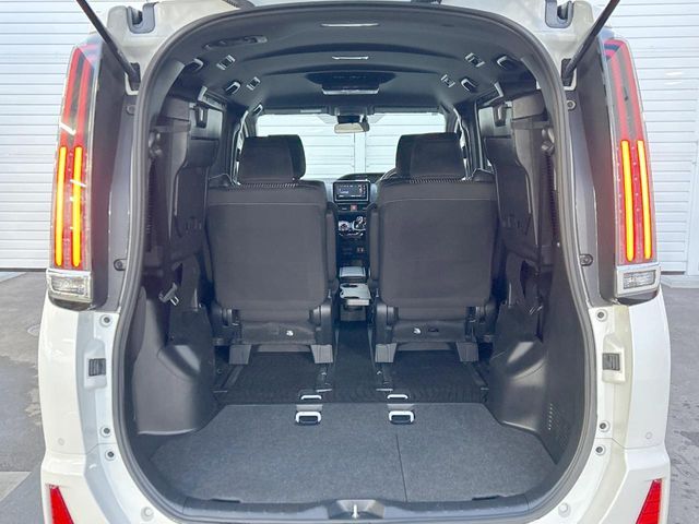 TOYOTA NOAH HYBRID 2020