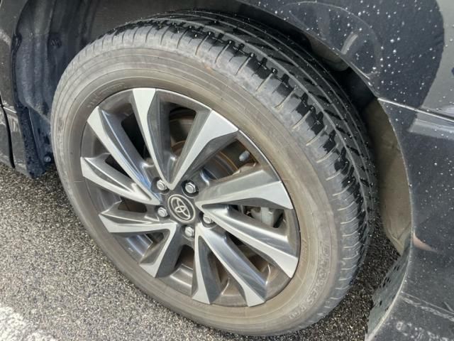 TOYOTA VOXY HYBRID 2022