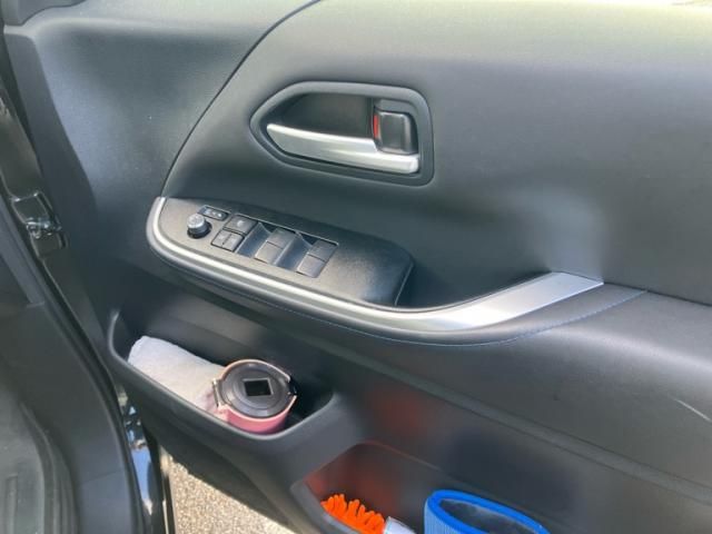 TOYOTA VOXY HYBRID 2022