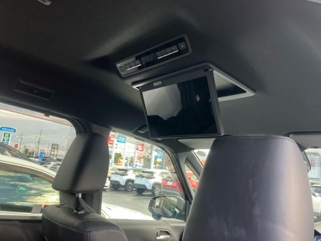 TOYOTA VOXY HYBRID 2022