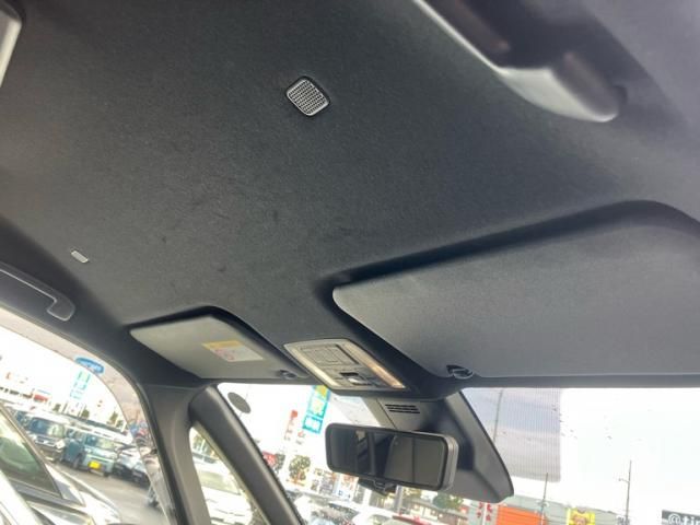 TOYOTA VOXY HYBRID 2022